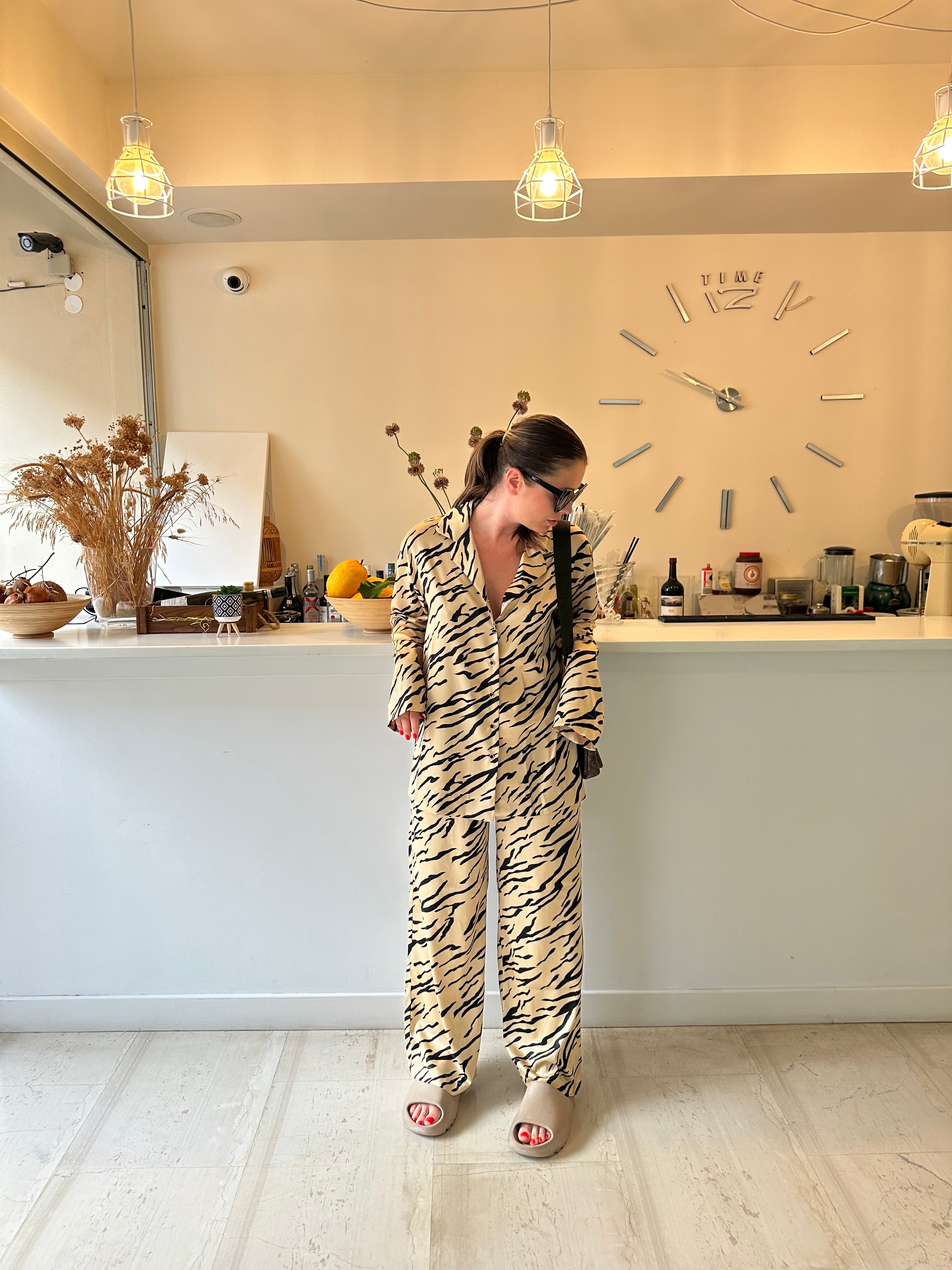 Costum “Zebra Pijama” - pentru femei  - Crem- Negru