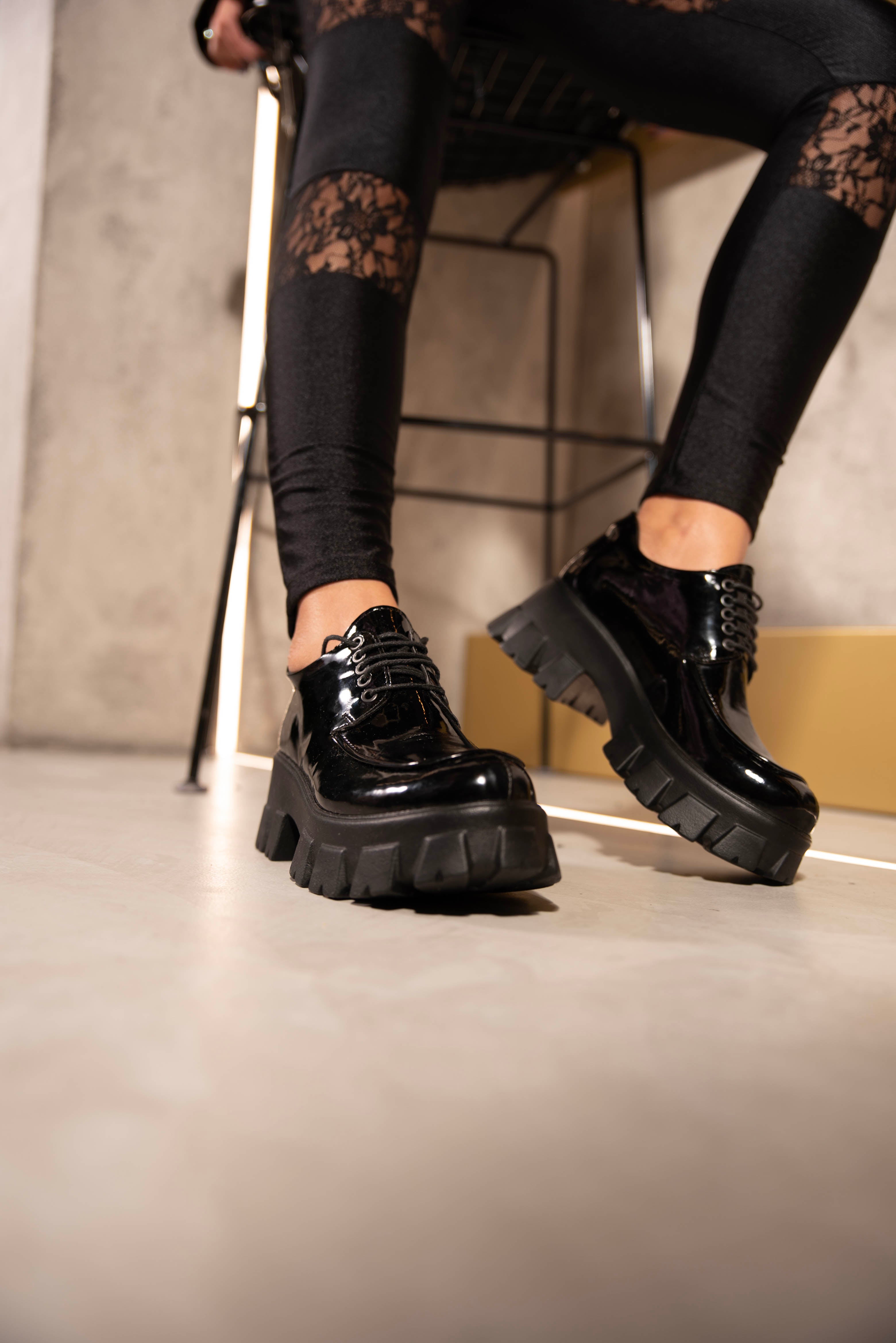 Pantofi “Black Lacke” - pentru femei