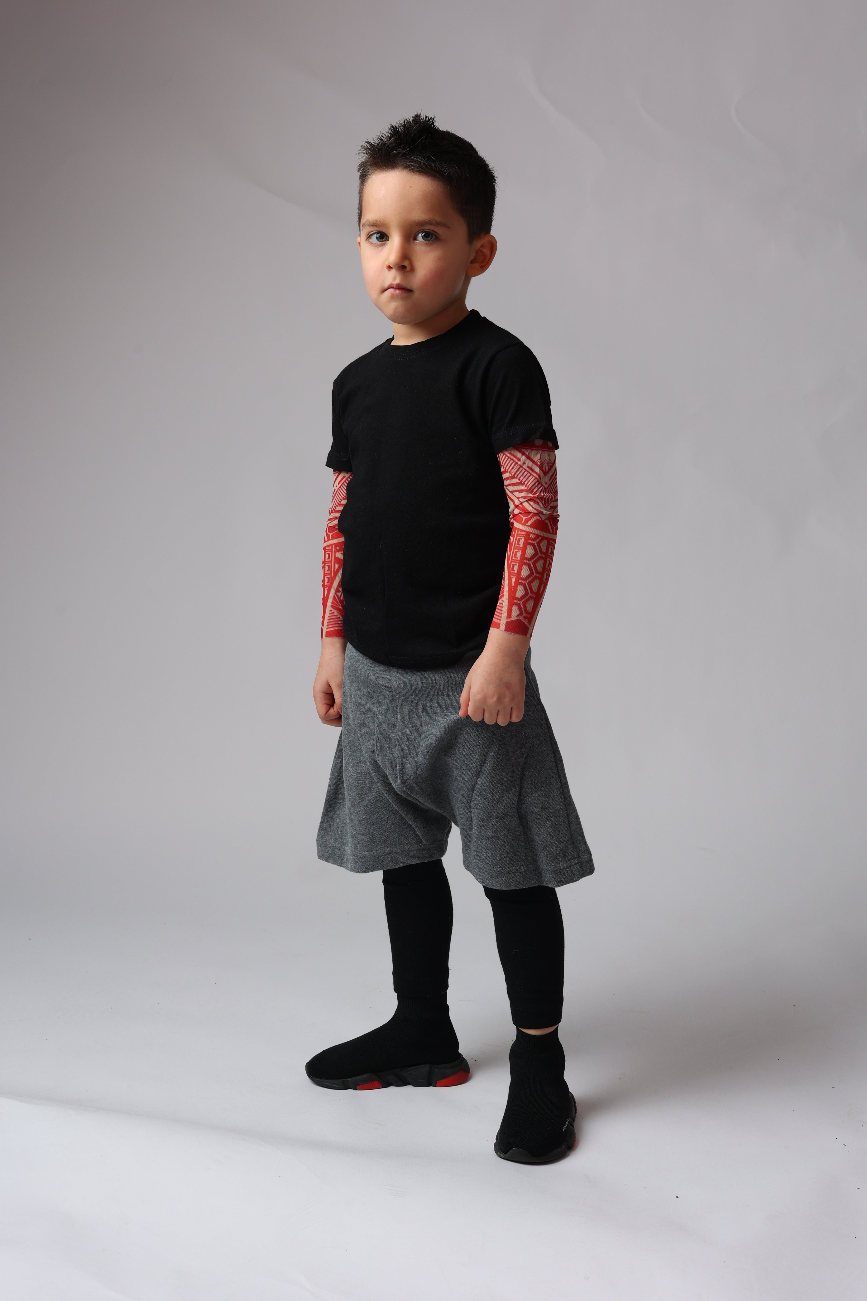Tricou tatuaje Karin - unisex pentru copii si adulti - Alb / Negru / Gri / Rosu