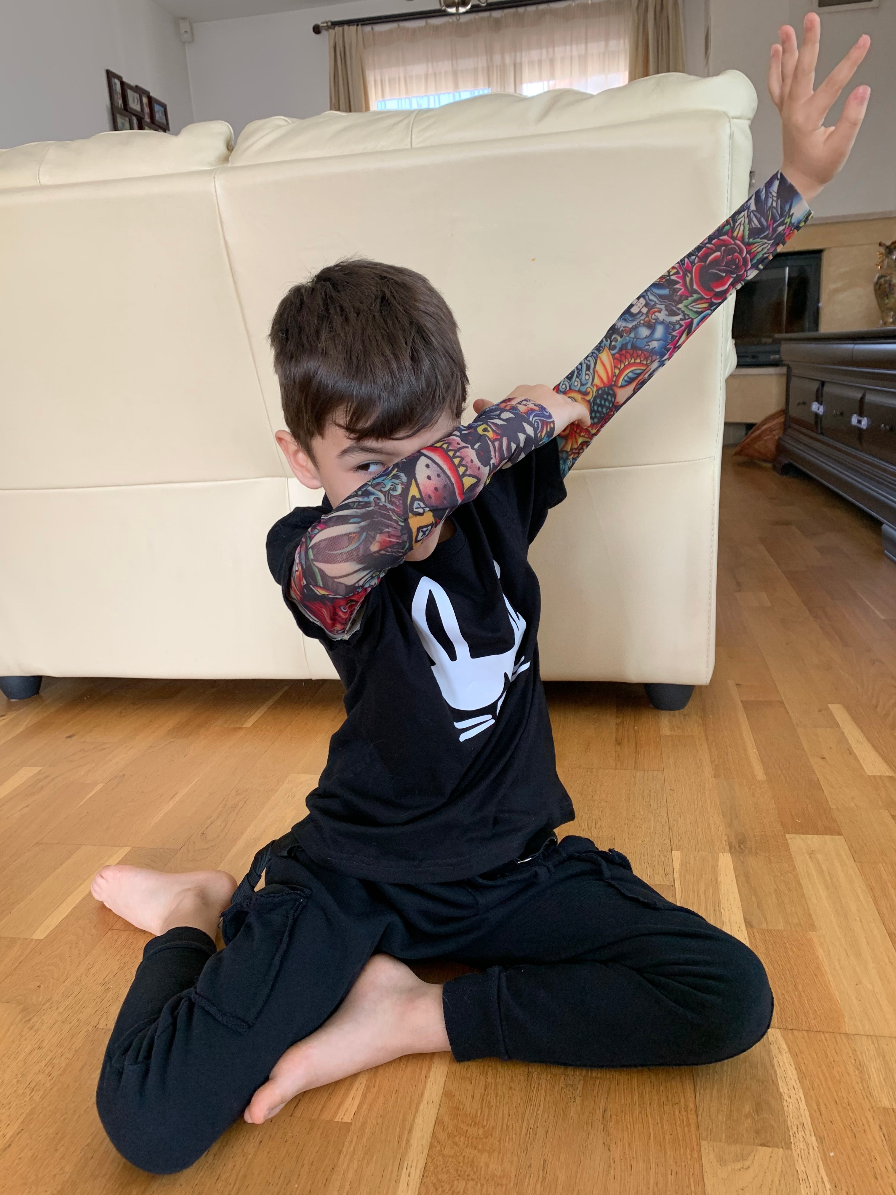 Tricoul cu tatuaje “Bunny” - unisex pentru copii